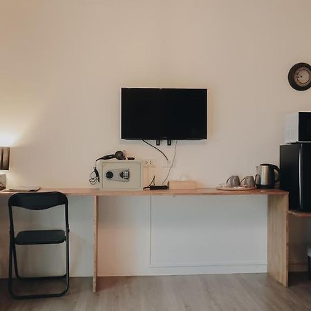 Thira House Hotel Karon Ngoại thất bức ảnh